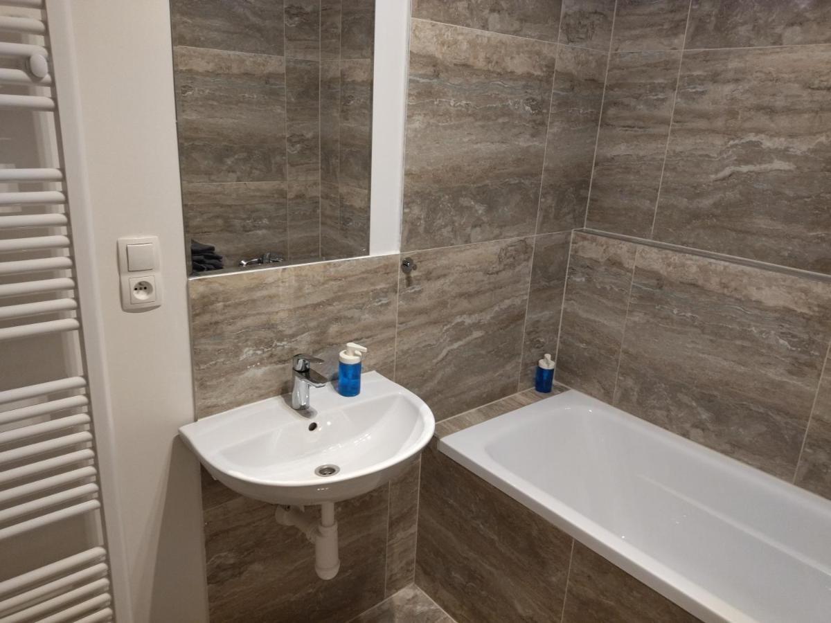 Brand New One Bedroom Apartment #54 In Brand New Building With Free Parking Prague Exterior photo